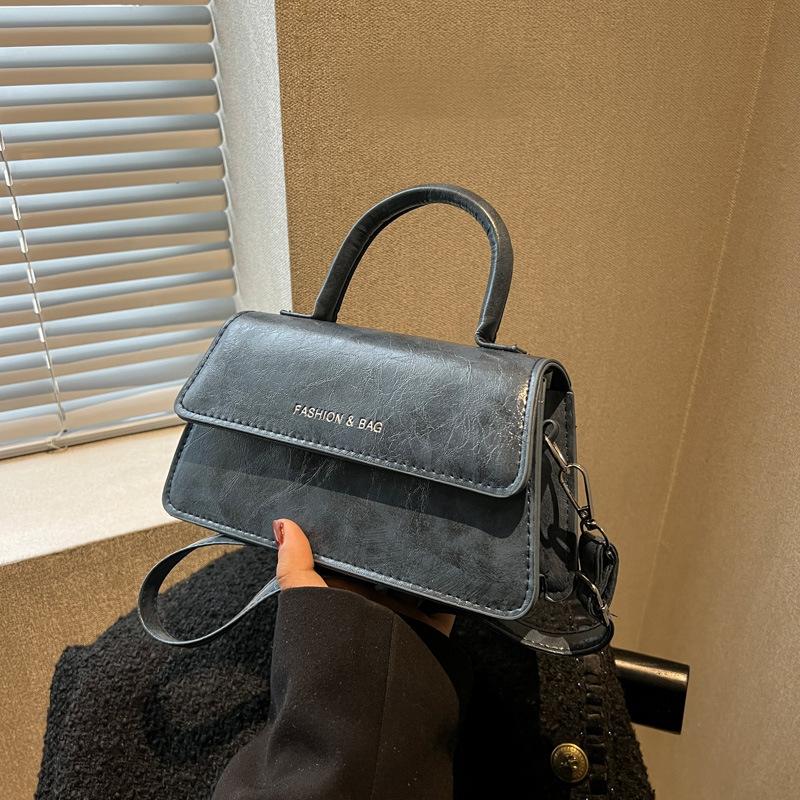 Retro Small Bag Women's 2025 New Fashion Casual Shoulder Messenger Bag with Simple Texture Women's Portable Small Square Bag