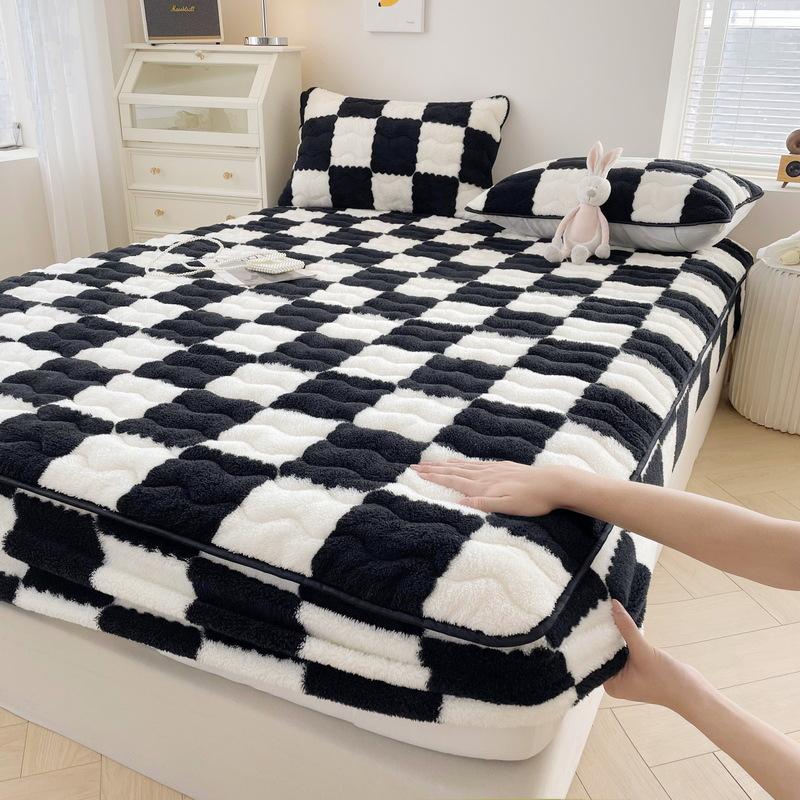 Autumn And Winter Arctic Velvet Cotton Bed Sheet Three Piece Set Chessboard Pattern Milk Velvet Thick Mattress Protective Cover Coral Velvet Bed Cover