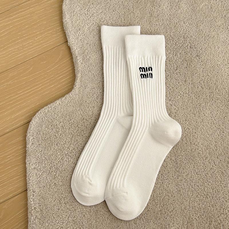 

White Women s Mid-Calf Cotton Socks - Miu Style, Autumn/Winter, Sweat-Absorbent, Solid Color, Japanese Embroidery One Size (Individual Packaging) белый