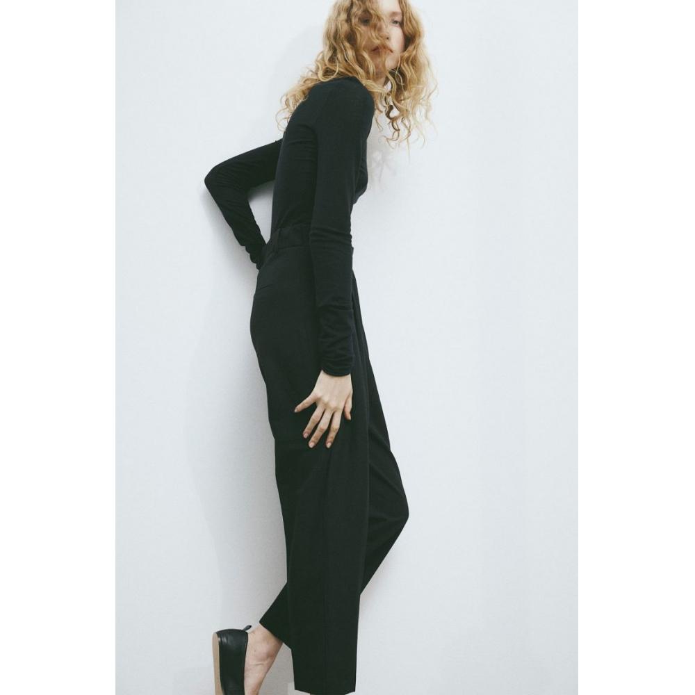 

Зауженные брюки из смесового льна HM черные