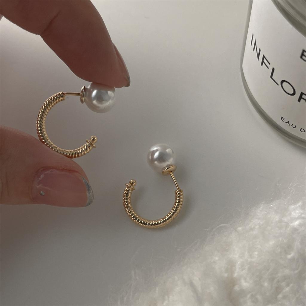 Elegant temperament atmosphere pearl stud earrings simple versatile 925 silver needle girls premium earrings champagne gold