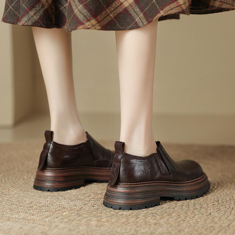 Soft and comfortable loafers women's 2025 new British style platform thick heel one pedal round head medium heel small leather shoes women