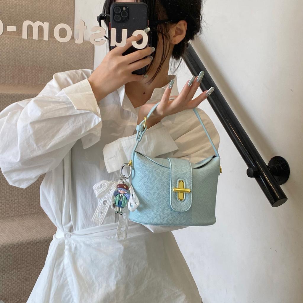 Niche Commuter Handbag Women'S Shoulder Handbag Simple Casual Messenger Underarm Bag