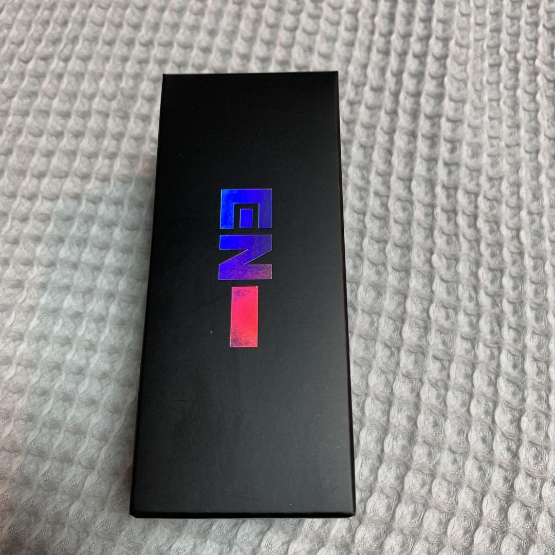 

[Б/У] ОФИЦИАЛЬНЫЙ БРЕЛОК-ЛАЙТСТИК ENHYPEN