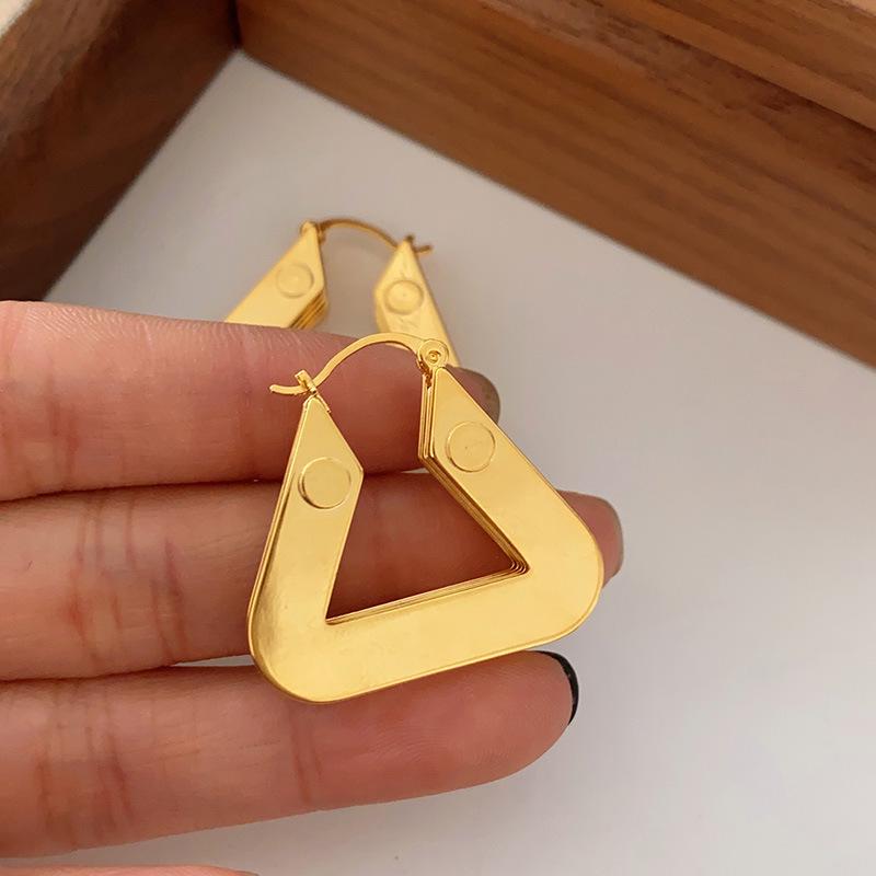 Geometryczne Trójkątne Klipsy do Uszu: Przesadzone, Wszechstronne Kolczyki w Luksusowym Koreańskim Stylu