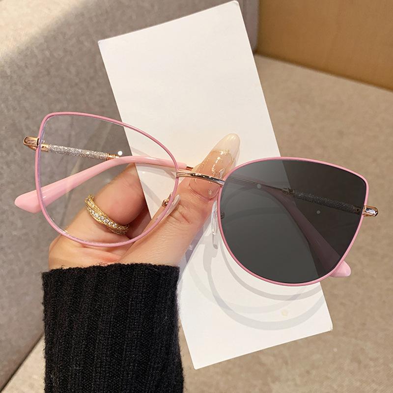 Fashionable Popular Photochromic Blue Light Blocking Glasses Luxury Metal Cat Eye UV-Protective Ladies' Stylish Plain Eyeglasses