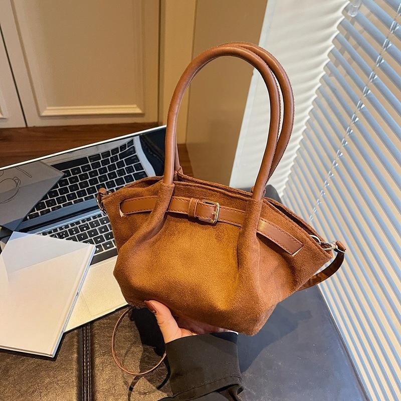 A Trendy and Fashionable Commuting, Simple and Casual, High-end Quality Single-shoulder Hand-carry Crossbody Bag