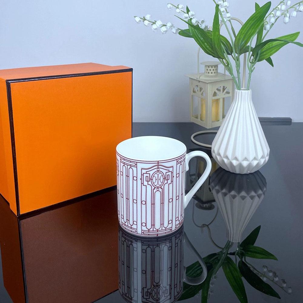 Europäischer Leichter Luxus Fortschrittliches Knochenporzellan Tasse Becher Becher Exquisite Nachmittagstee Hochwertige Tasse Wasserbecher Kaffeetasse Weihnachtsgeschenke