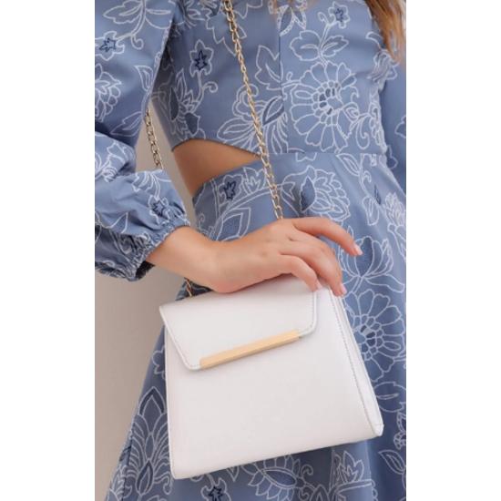 Dámská bílá kabelka přes rameno s řetízkem