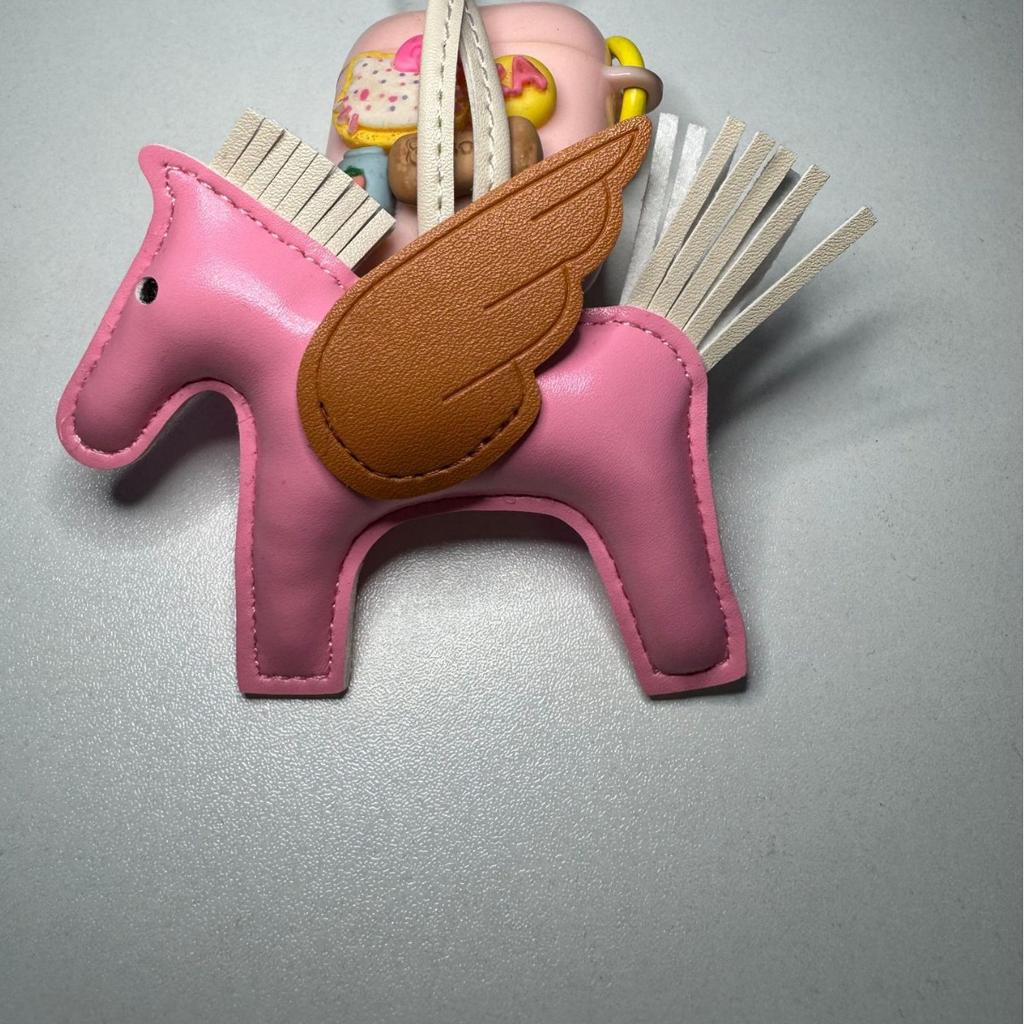 Schlüsselanhänger, kleine Pegasus-Tasche, Anhänger, PU-Leder Spiegelornament, Taschenanhänger, handgefertigter Lederpuppen-Schlüsselanhänger