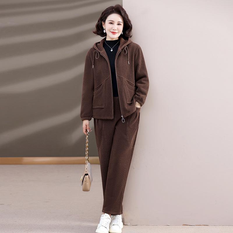 Autumn/Winter Fleece-Lined Corduroy Sportswear Set for Middle-Aged Women