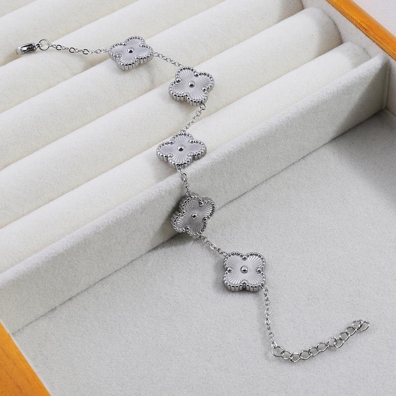 18K Gold Four-Leaf Clover Bracelet - Luxurious Stainless Steel Jewelry
