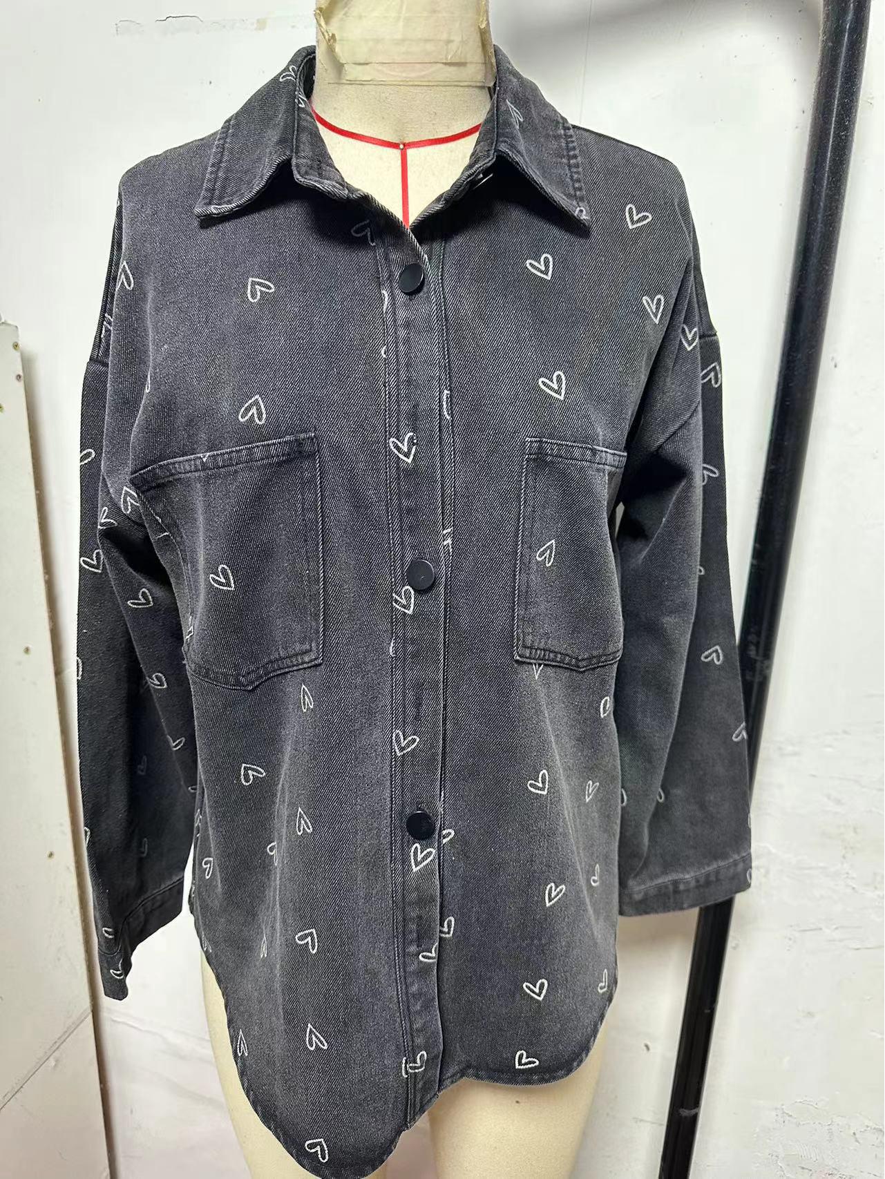 

Жіноча джинсова куртка-сорочка великого розміру в ретро-стилі з принтом сердечок, європейський та американський стиль, 2025 Small чорний