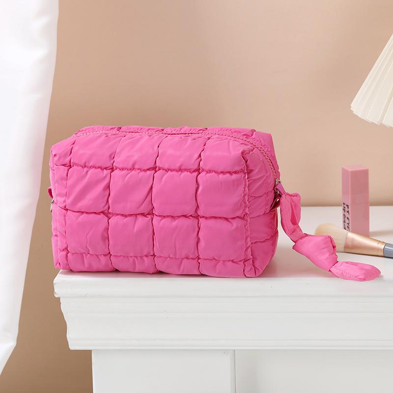 Quilted Makeup Bag Cosmetic Bags Puffy Travel Toiletry Pouch For Women Cute Checkered Zipper Bag Travel Essential Portable Aesthetic Organizer