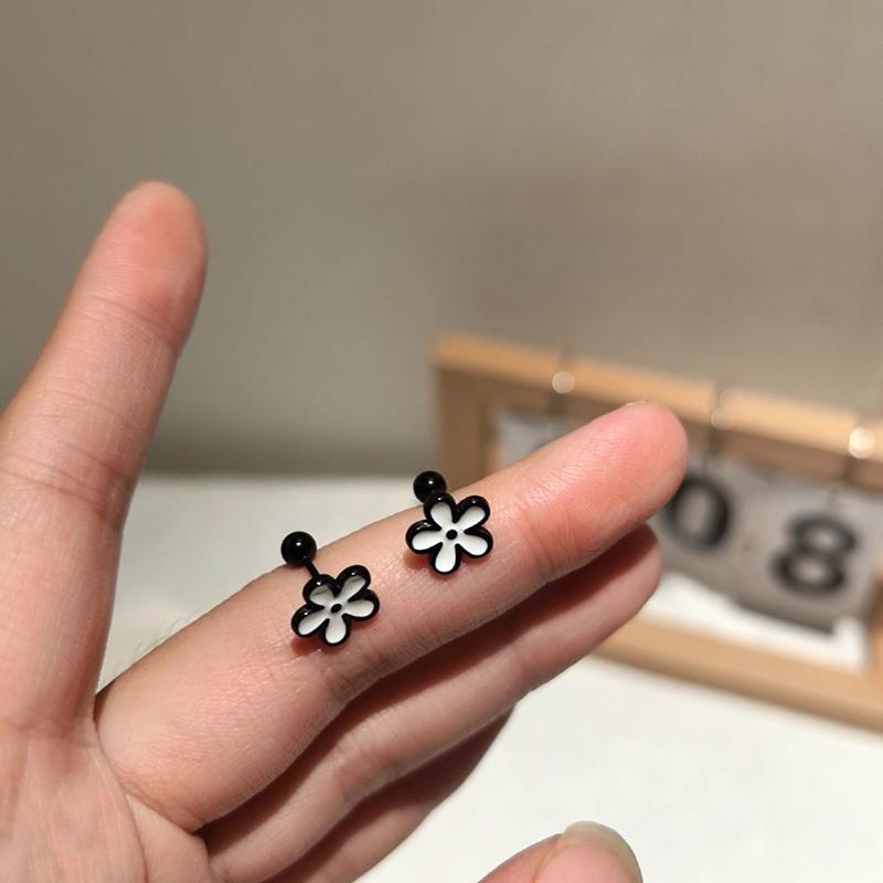 Black Flower Design Stud Earrings Women Spectacular Jewelry for Moments of Elegance