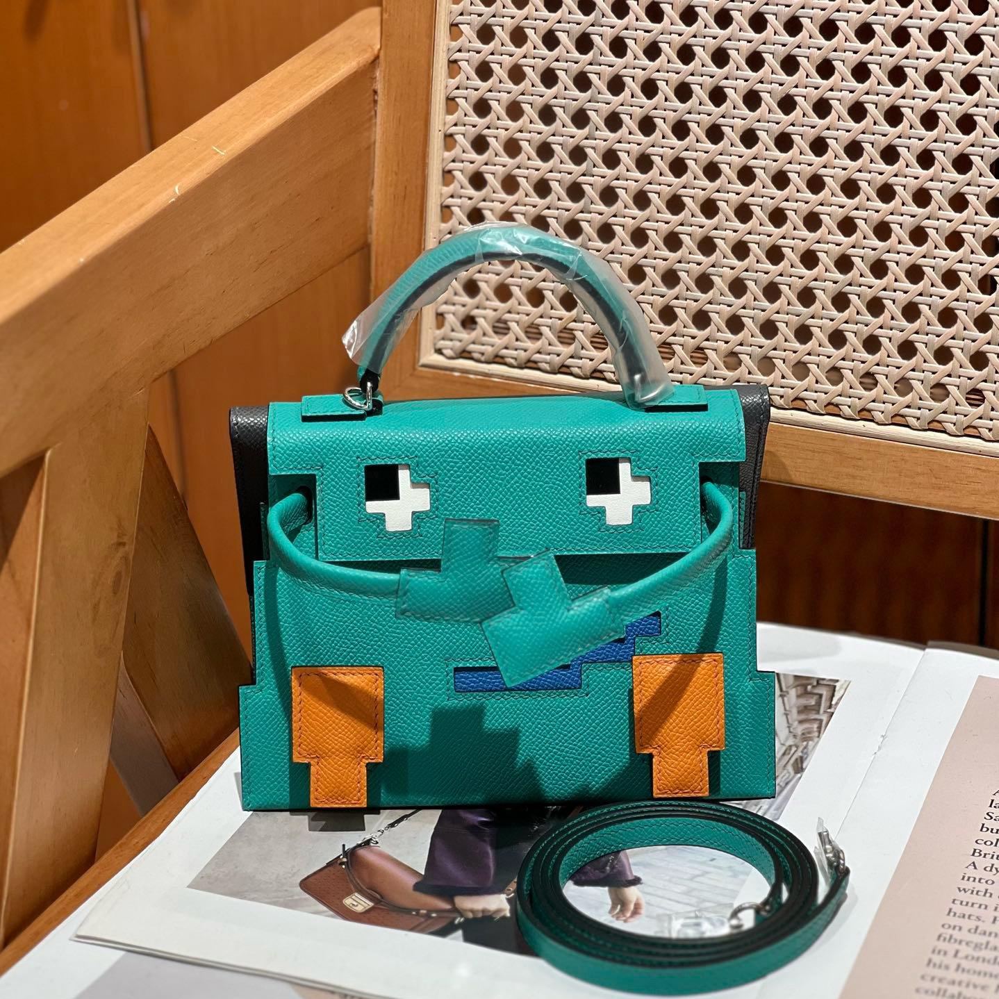 

2025 Новая Мини Обложка для Куклы-Мозаики Xiaohongshu Кожаная Женская Сумка через Плечо 18x8x13cm