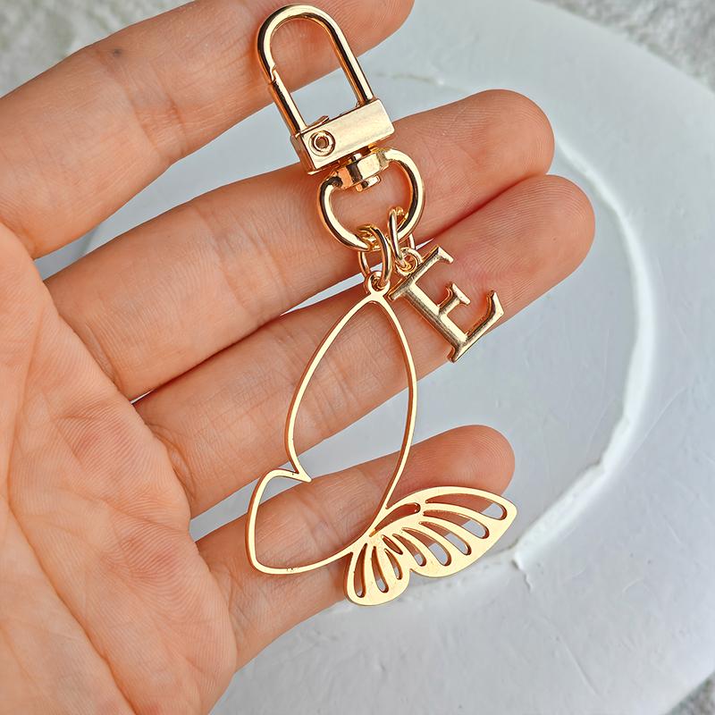 1PC Alphabet Luxury A-Z Fashionable Keychain Vintage Alloy Artistic Gold Hollow Butterfly Elegant
