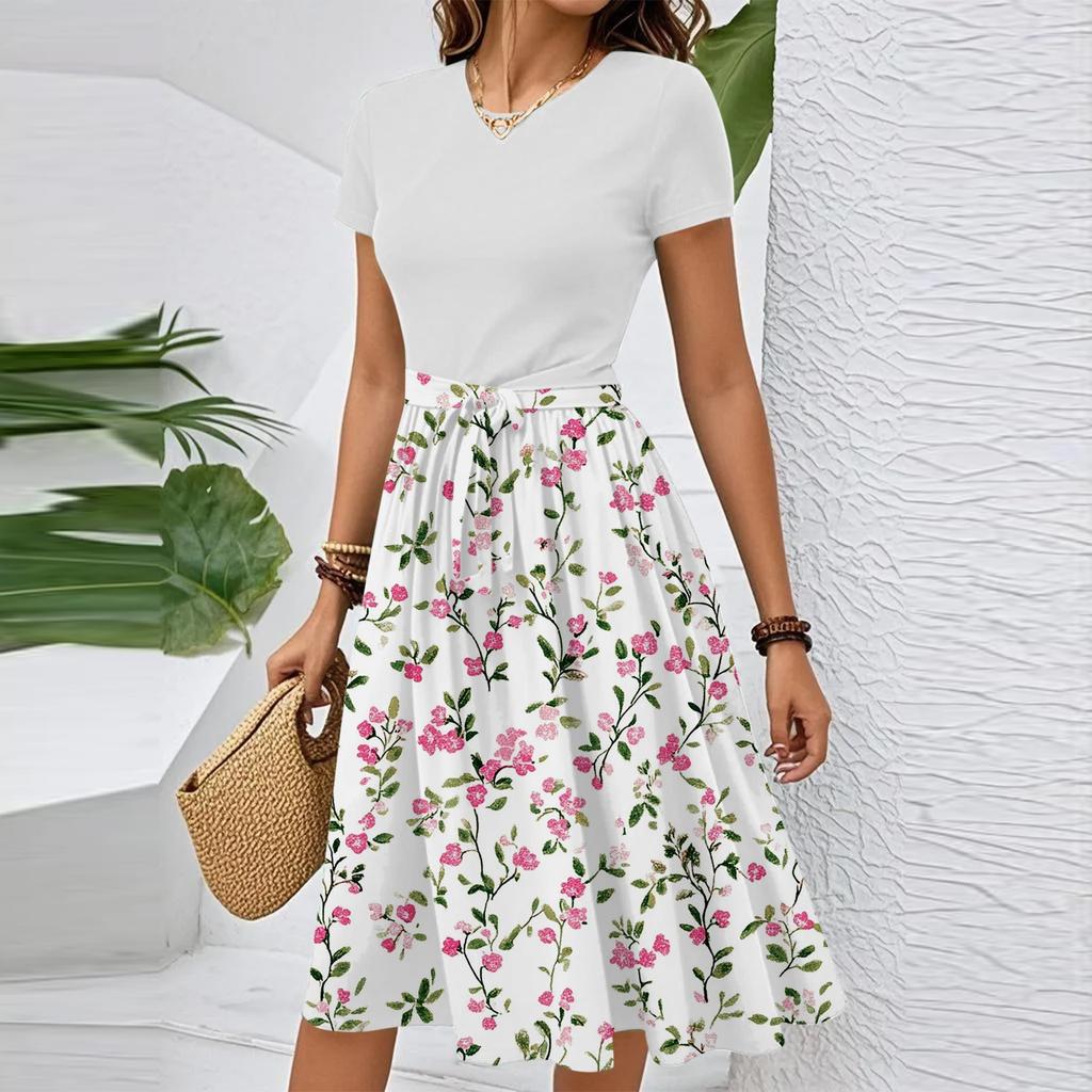 Damekleskjole med belte, avslappet mote, blomsterprint, korte ermer, rund hals, elegant