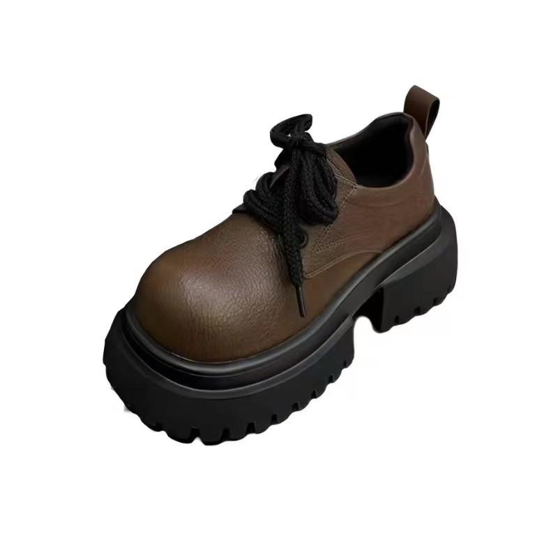 2024 Frühling neue britische Stil kleine Lederschuhe Feenstil Prinzessinnenschuhe zeigen Größe und Schlankheit schwarze Plateau-Slipper Damen