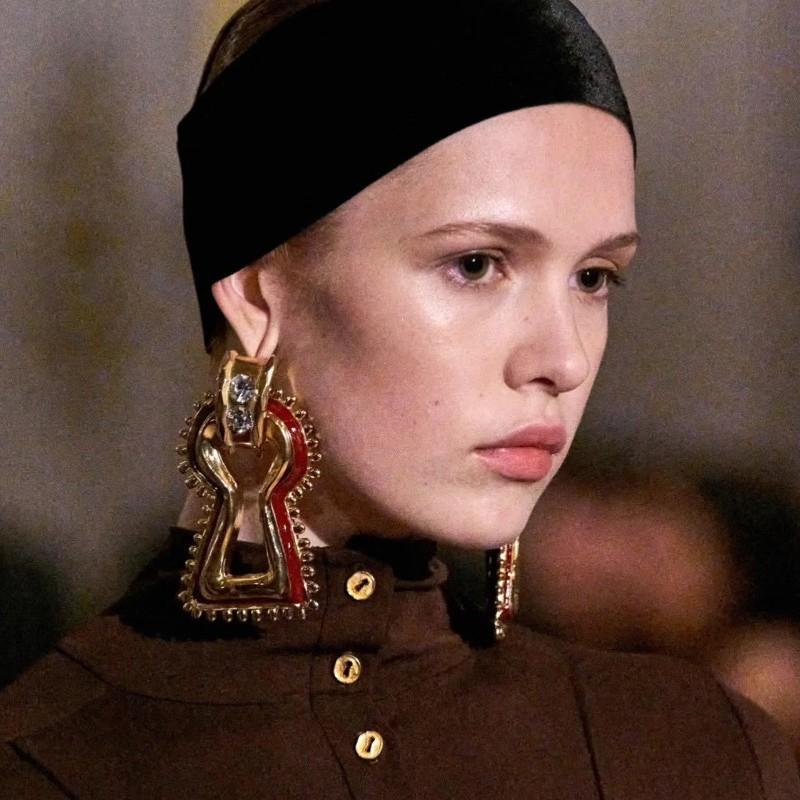 Retro Niche Unique Personalized Key Keyhole Earrings Temperament Advanced Sense Catwalk Versatile Earrings