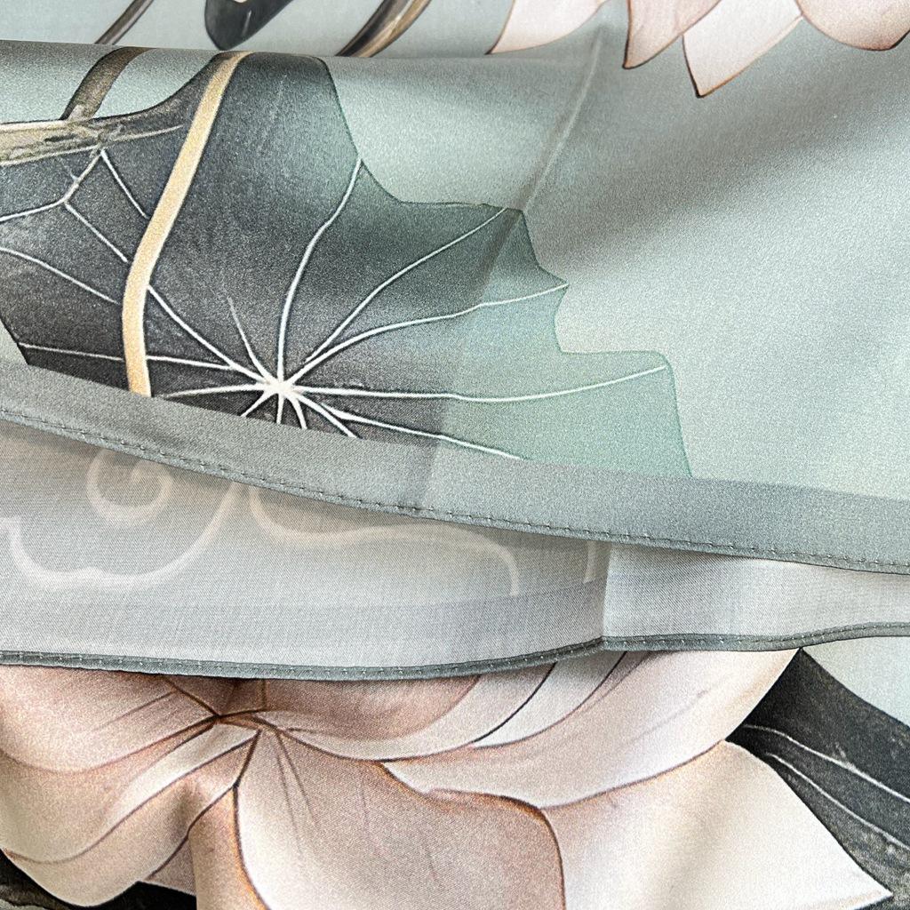 Chinese Style 100% Mulberry Silk Plain Crepe Satin Square Scarf, National Style Flower Art Style Silk Scarf, Suitable For Giving Elders Gifts