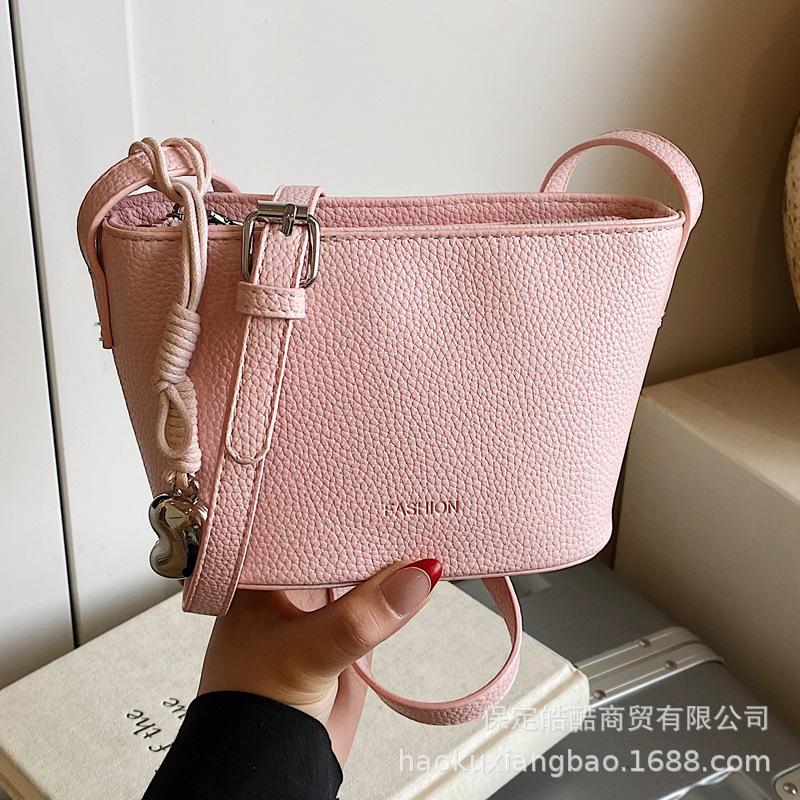 This Year's Popular Small Bag Women's Summer Versatile 2025 New Simple Shoulder Messenger Bag Casual Bucket Bag
