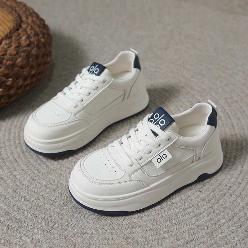2025 new thick-soled lightweight little white shoes women's spring popular versatile leisure sports women's shoes student height-increasing board sho