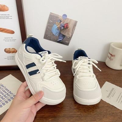 Încălțăminte pentru femei – Adidaşi
