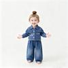 Giacca di jeans alla moda per bambina con bottoni colorati per l'autunno 2025