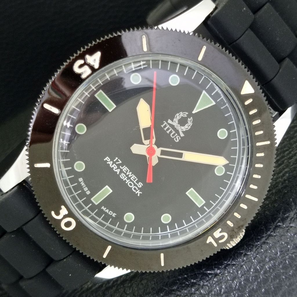 

VINTAGE TITUS HAND-WINDING SWISS MENS TURNABLE BEZEL BLACK DIAL WATCH a700037-5 R201-a700037