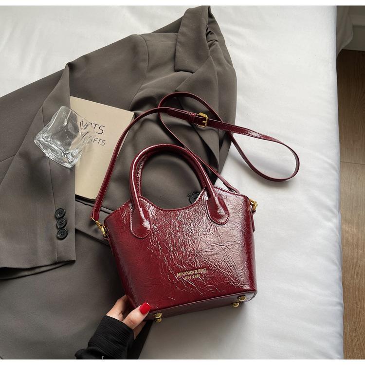 Versatile Premium 2025 Crossbody Bag Summer New Portable Bucket Bag Niche Design Retro Commuter Shoulder Bag