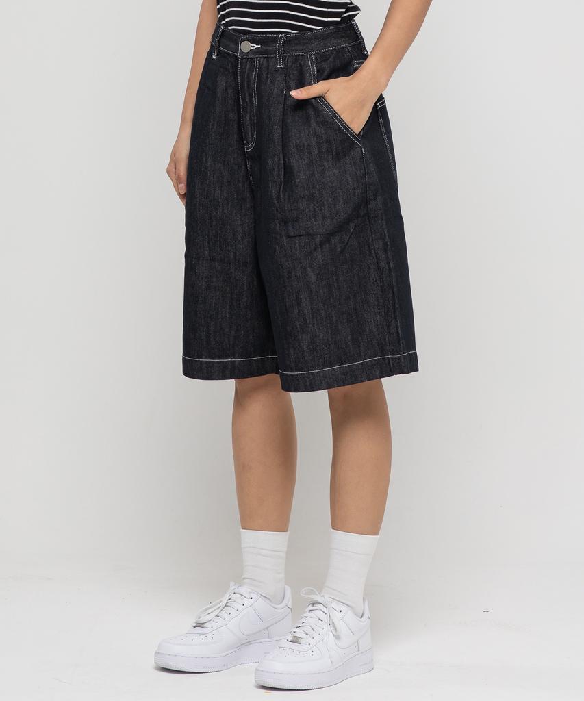 CHAMBROS Wide Non-Faded Single-Pleat Bermuda Denim Half Pants [Deep Blue Indigo]