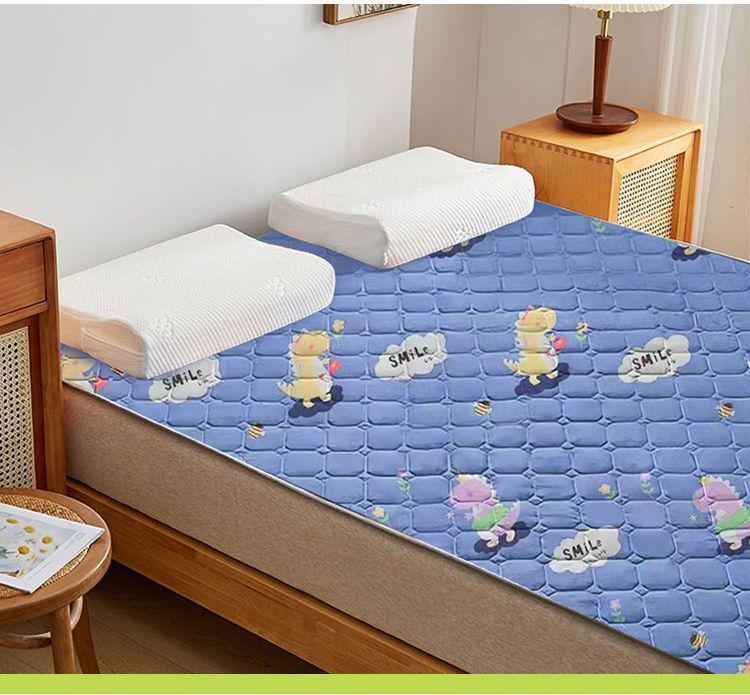 Dual-Sided Foldable Rattan Mattress Pad for All Seasons