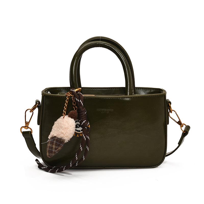 

Зимняя ретро женская однотонная сумка через плечо 2024 года - шикарная маленькая квадратная сумка для ношения в руке или через плечо. With Pendant зелёный