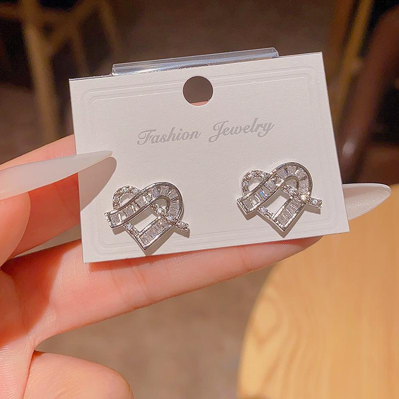 Orecchini a Bottone in Argento 925 con Zircone e Perla a Fiocco - Design Coreano Retro di Alta Gamma