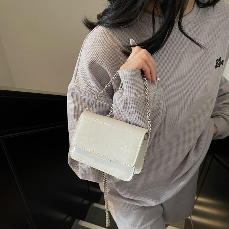 This Is A Trendy and Stylish Summer Square Bag with A Crocodile Pattern and A Glossy Single-shoulder Design