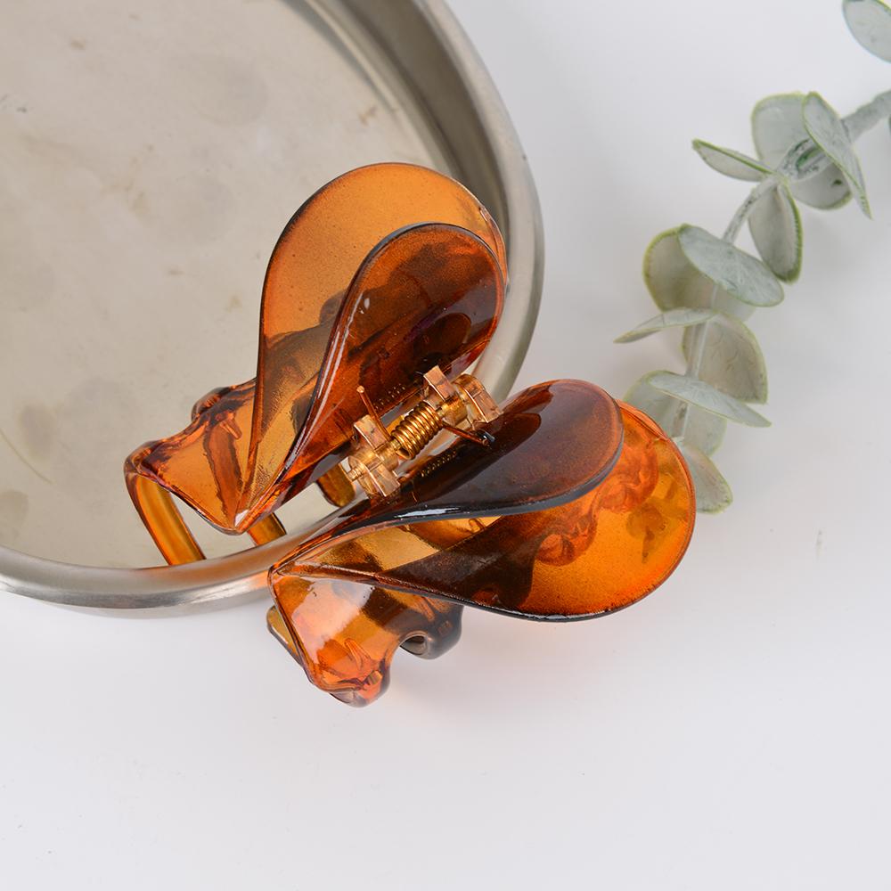 1pc Heart-shaped Hair Clip with a Three-dimensional Transparent Shark Clip for a Sweet Girl's Hair Styling