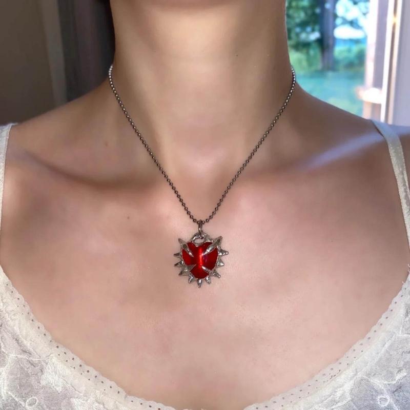 Chic Clavicle Chain Stylish Love Shape Collar Chain Thorn Heart Pendant Necklace for Women Girls Jewelry Ornament