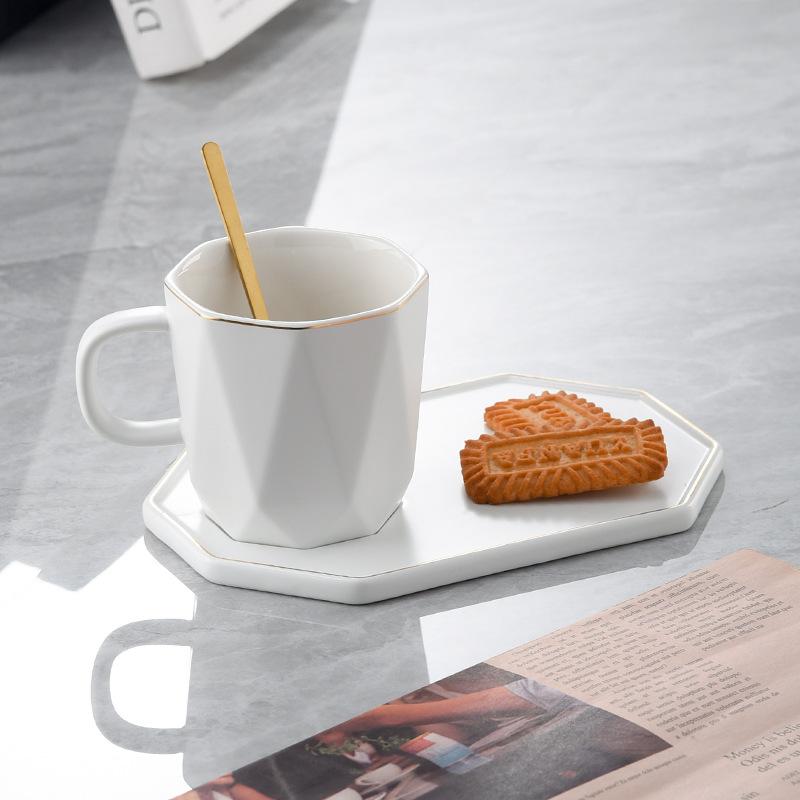 Kreatives Goldfarbenes Kaffeetassenset mit Untertasse, Schwarz-Weiß-Kombination, Tasse, Schlichte Business-Keramiktasse, Hochwertige Wassertasse