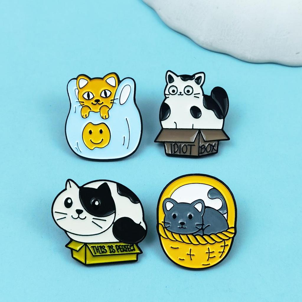 Cute Cartoon Cat Brooch - Fun, Versatile Alloy Badge for Bags & Clothing Accessories
