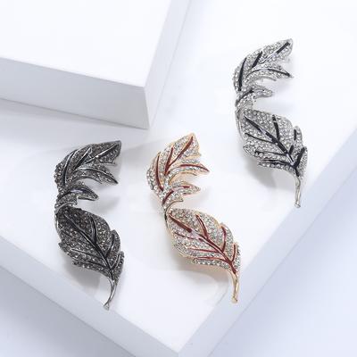 Stilvolle Vintage Diamant Blatt Ahorn Blatt Brosche trendige Pendler Kleidung Zubehör Pin