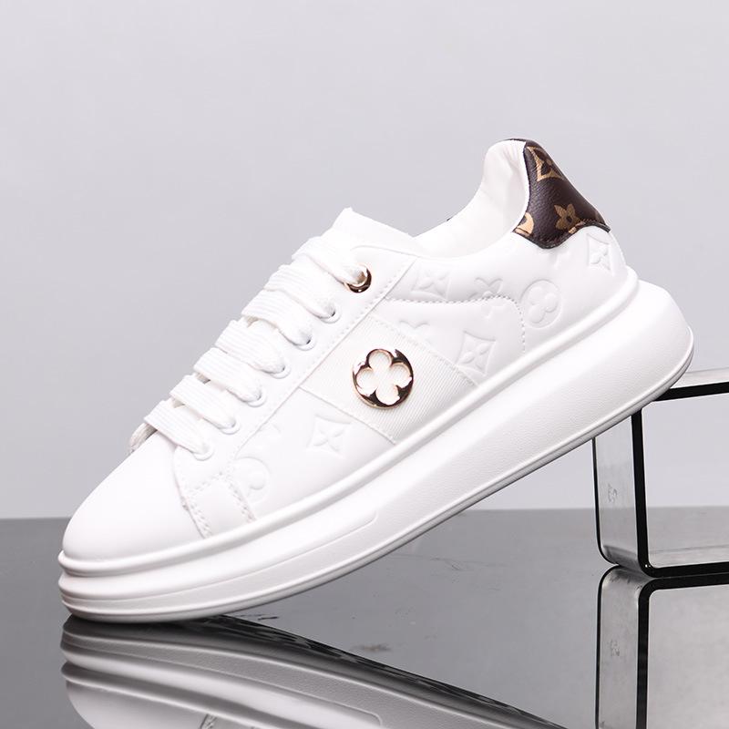 Vår och sommar nya fritidsskor McQueen läder tjock sula höjande andningsbara små vita trendskor 22