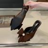 Letnie designerskie damskie kapcie z perłową kokardą, seksowne sandały na wysokim obcasie z satyny ze spiczastym noskiem, eleganckie wysokie obcasy dla kobiet, mokasyny