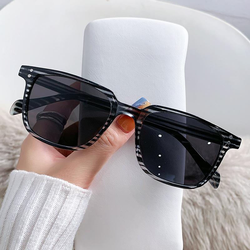 New Vintage Fashion Sun Protection Sunglasses For Men Square Shades Retro Rectangle Glasses Womens Trendy Shades