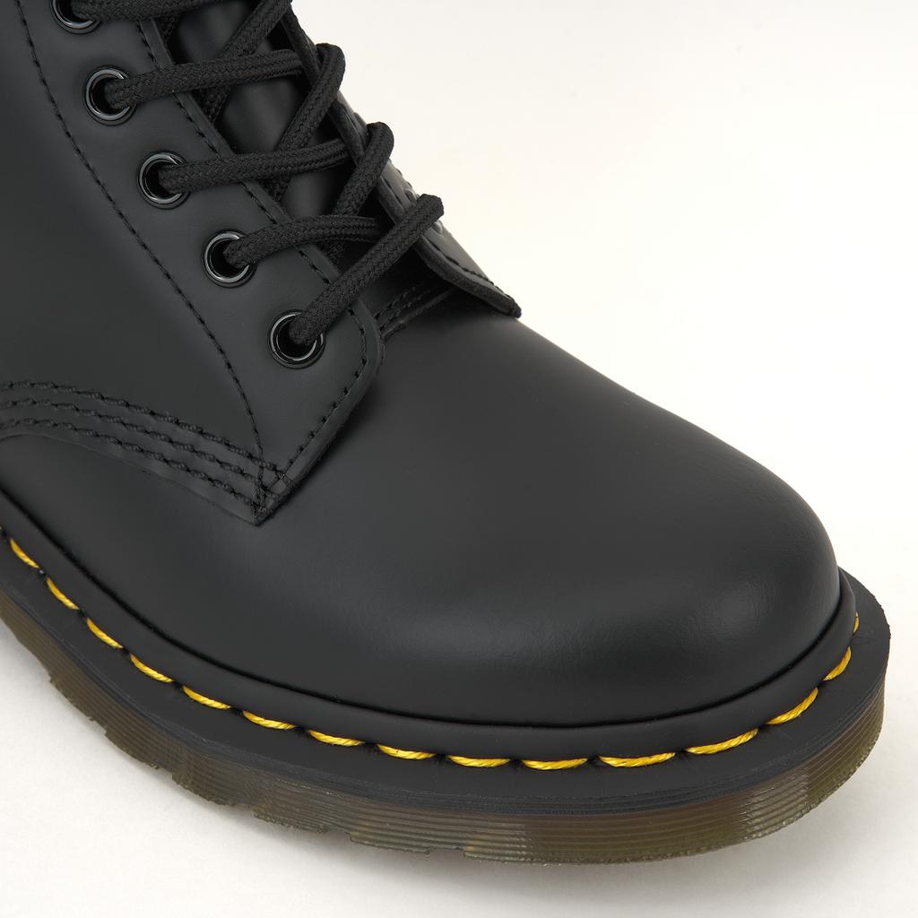 Dr. Martens 1460 Classic Smooth Leather 8 Eye Boots Unisex Boots Black 10072004