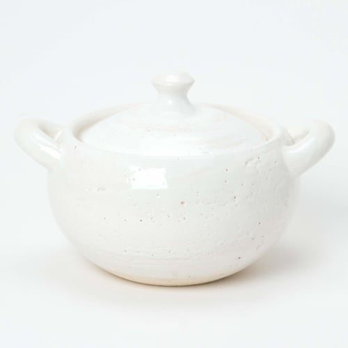 Hase Seito Hase-en Earthenware Pot, 1-2 Person Capacity, Approx. 16cm, Approx. 700ml Capacity, Can Be Cooked Over an Open Fire or Empty, Oven Safe, Wh