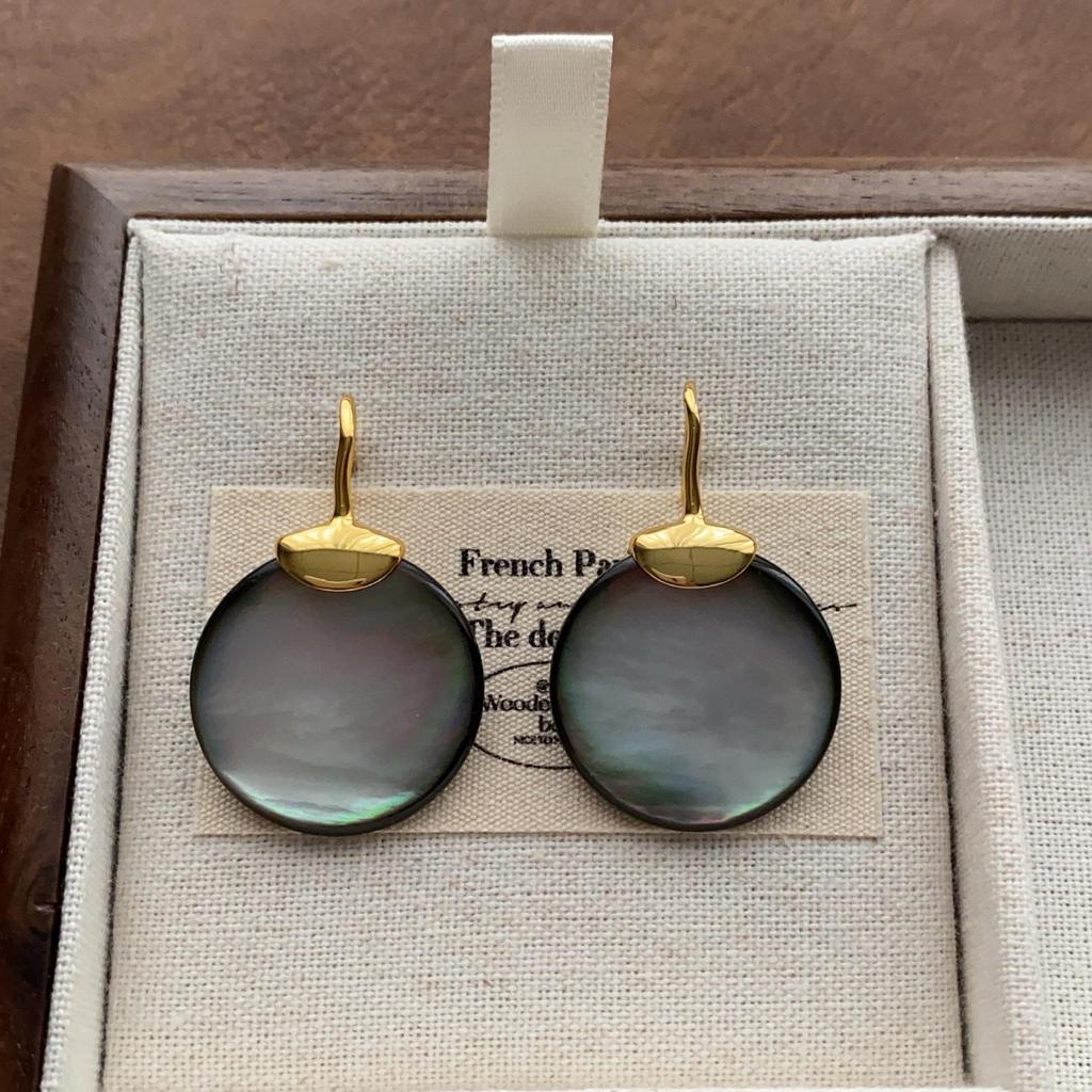 "Vintage Creamy Yellow Starfish Ear Clips: Elegant and Cute, Piercing-Free Sea Star Earrings"