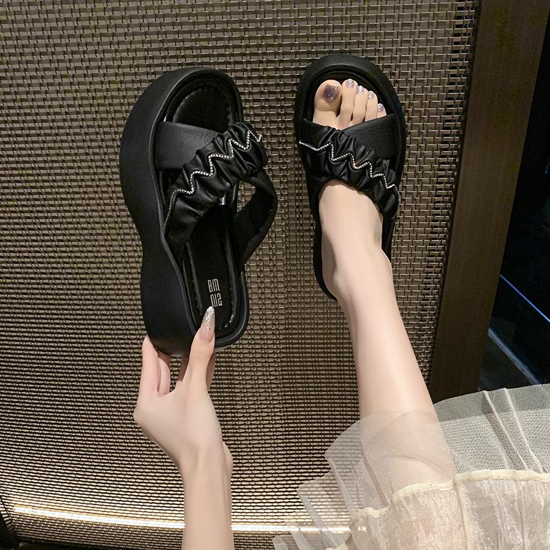 Fairy Wind Thick-soled Cool Slippers Female 2025 Summer New Round Head Thick-soled Comfortable and Versatile Women's One-character Slippers