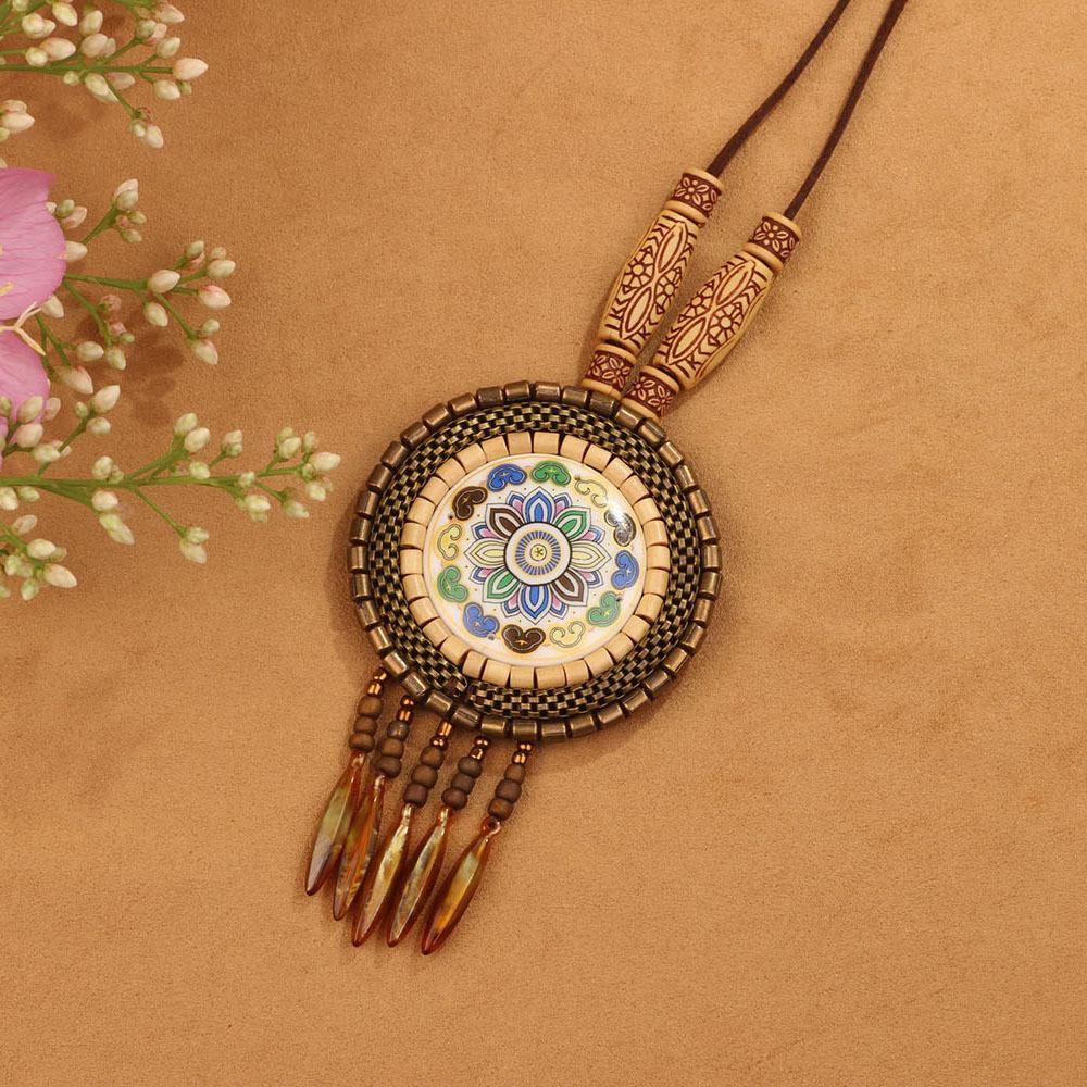 Nepálské šperky v etnickém stylu, kožený náhrdelník, exotický design, ručně tkané vintage bohémské předměty