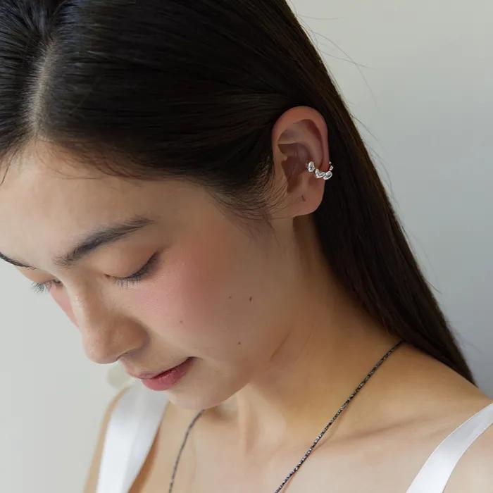 [Worn by Celebrities] (Silver 925) Heart Line Ear Cuff EC3040